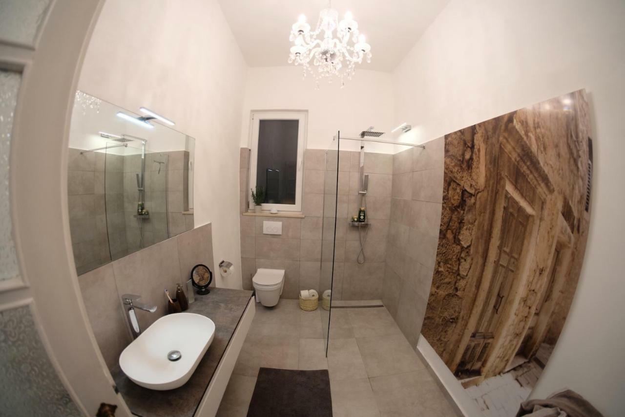 Luxury Old Town Apartment Pula Exterior photo